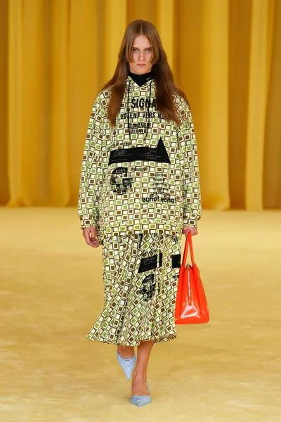 Look 28
